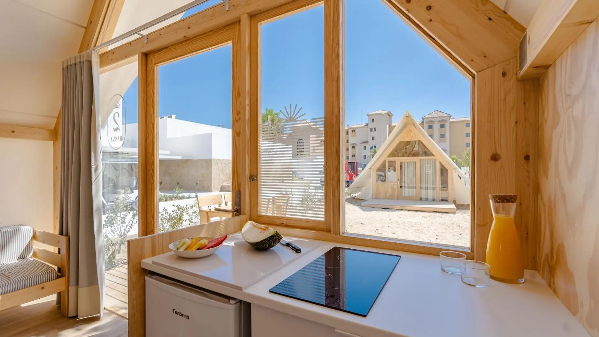 פואנגירולה Costa Del Sol Glamping Village