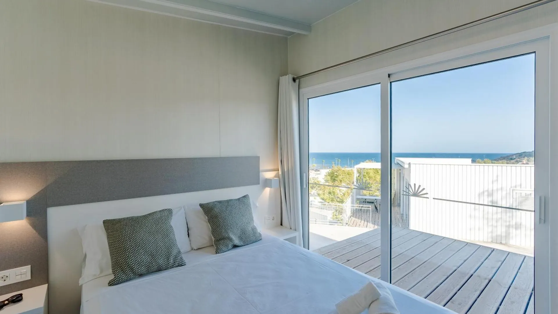 פואנגירולה Costa Del Sol Glamping Village אתר קמפינג