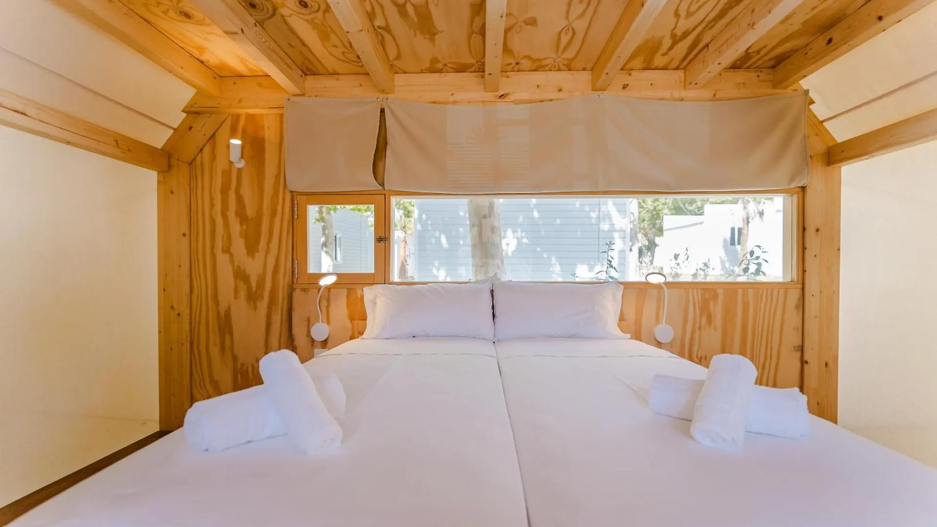 פואנגירולה Costa Del Sol Glamping Village