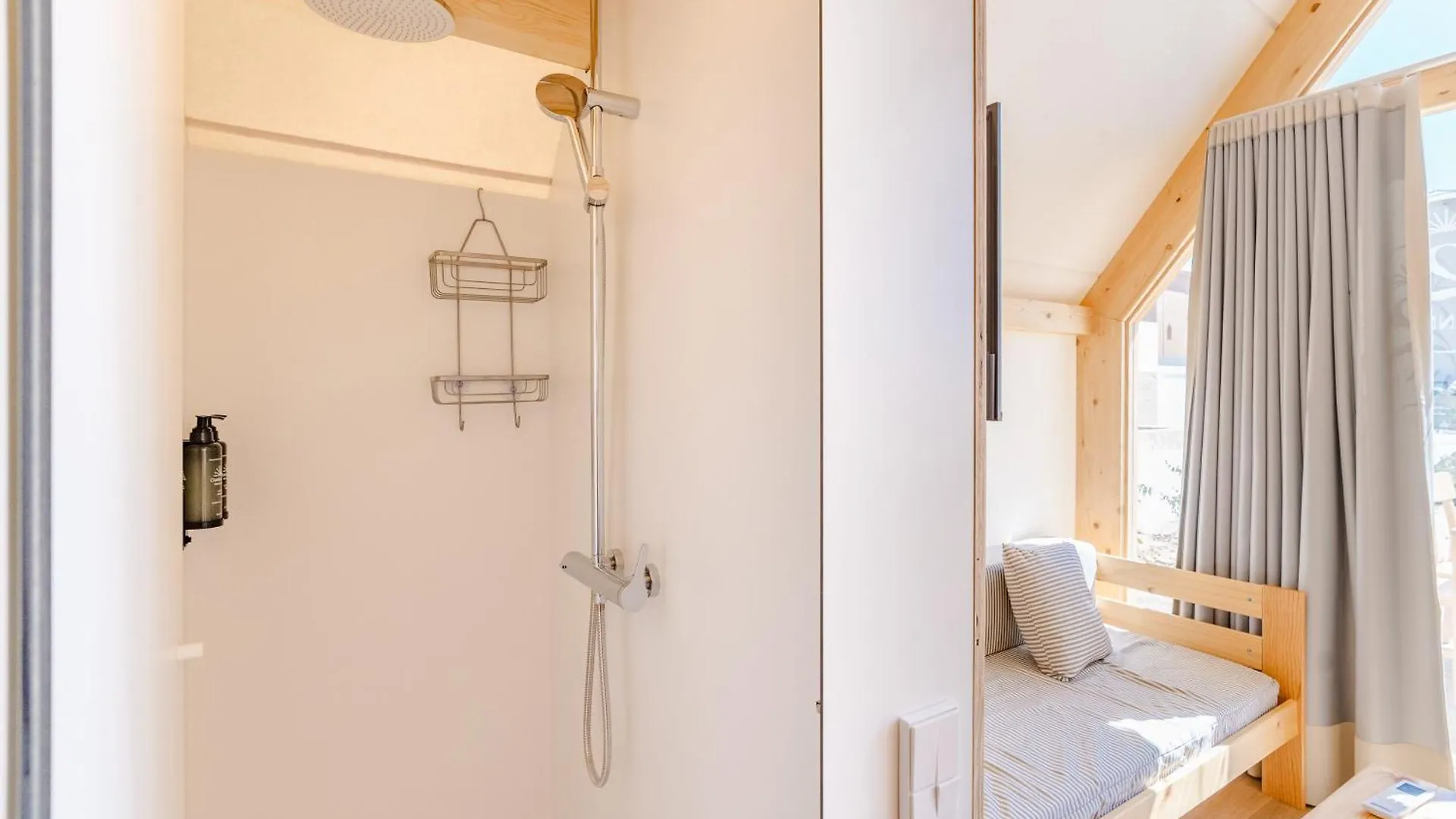 פואנגירולה Costa Del Sol Glamping Village אתר קמפינג