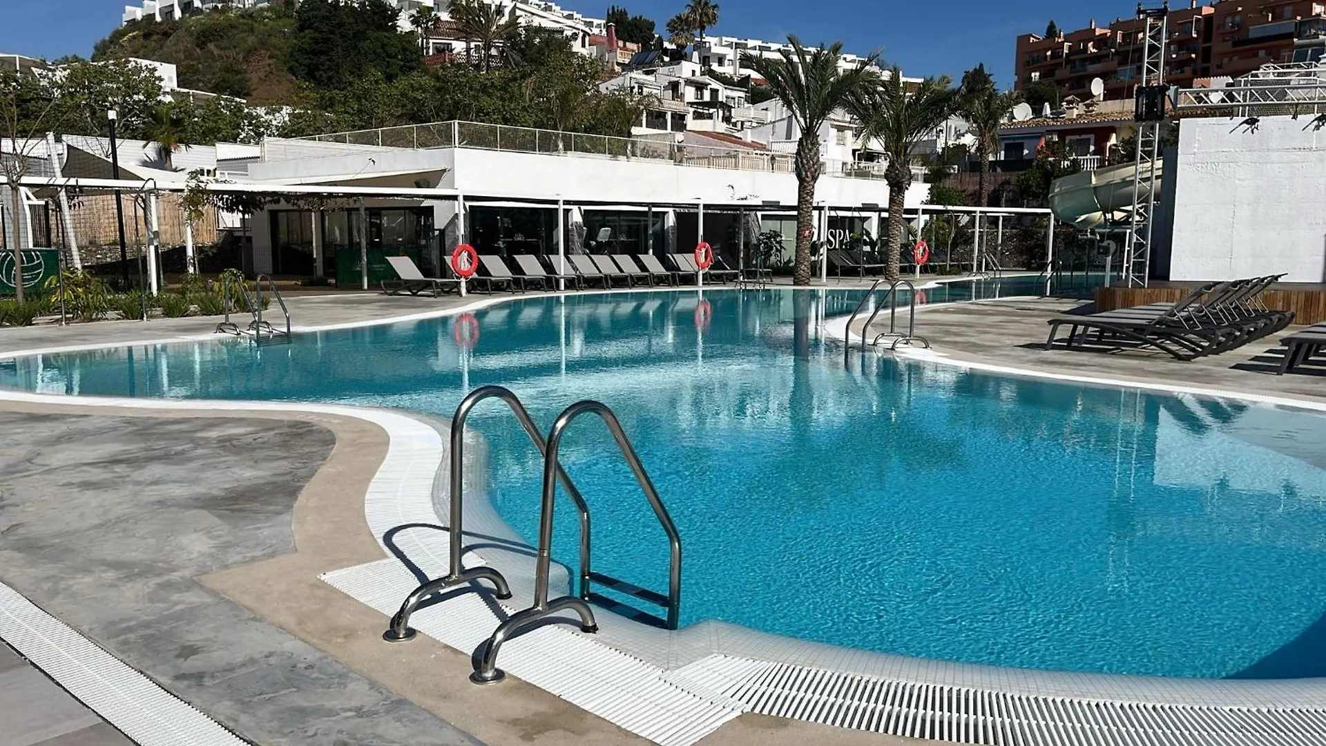 פואנגירולה Costa Del Sol Glamping Village 4*,  ספרד